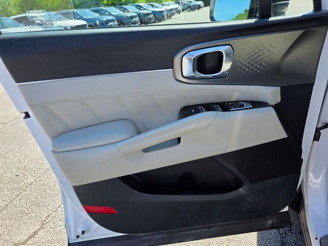Used 2021 White Kia SX image 29