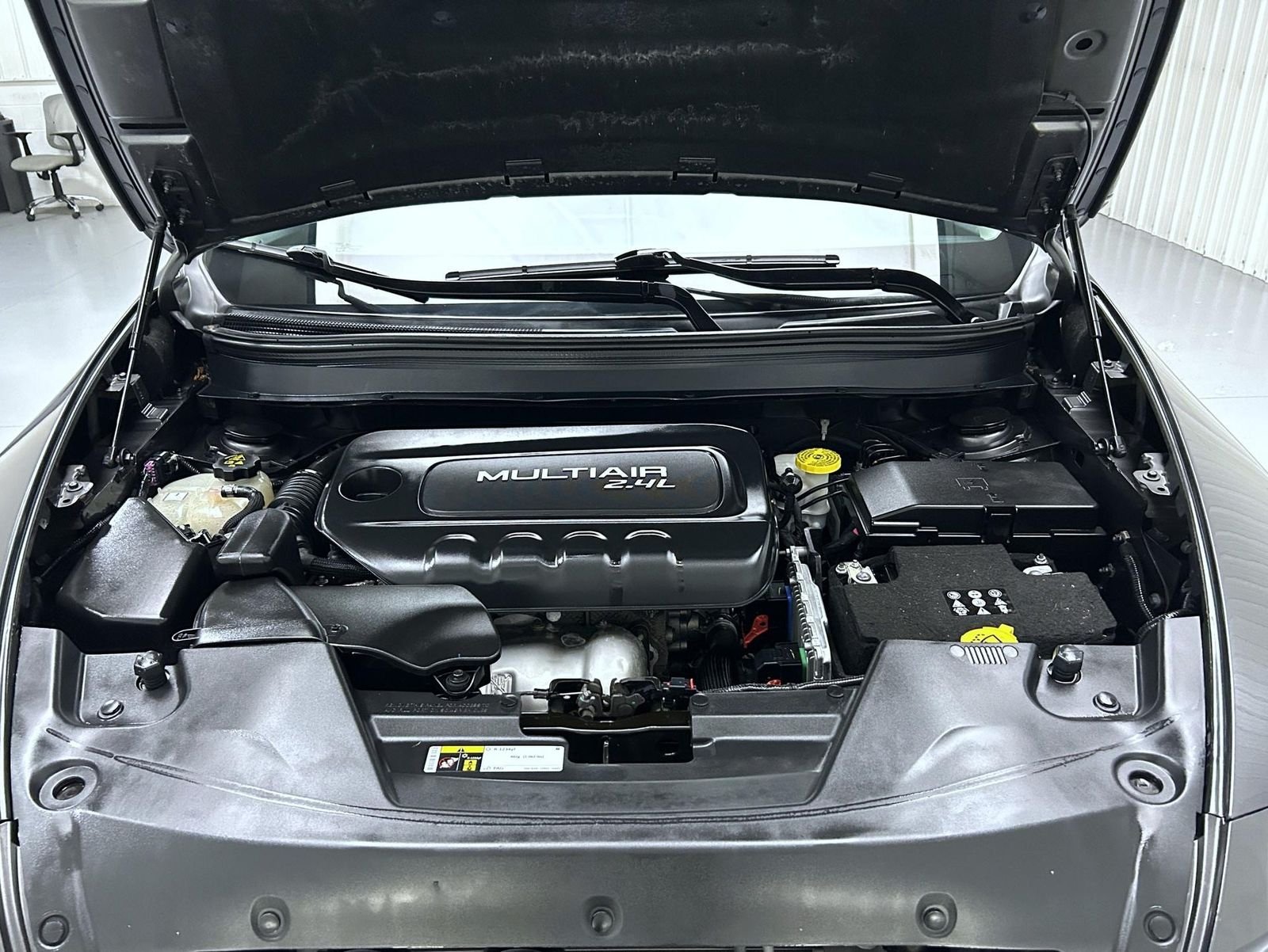 Used 2018 Gray Jeep Limited image 24