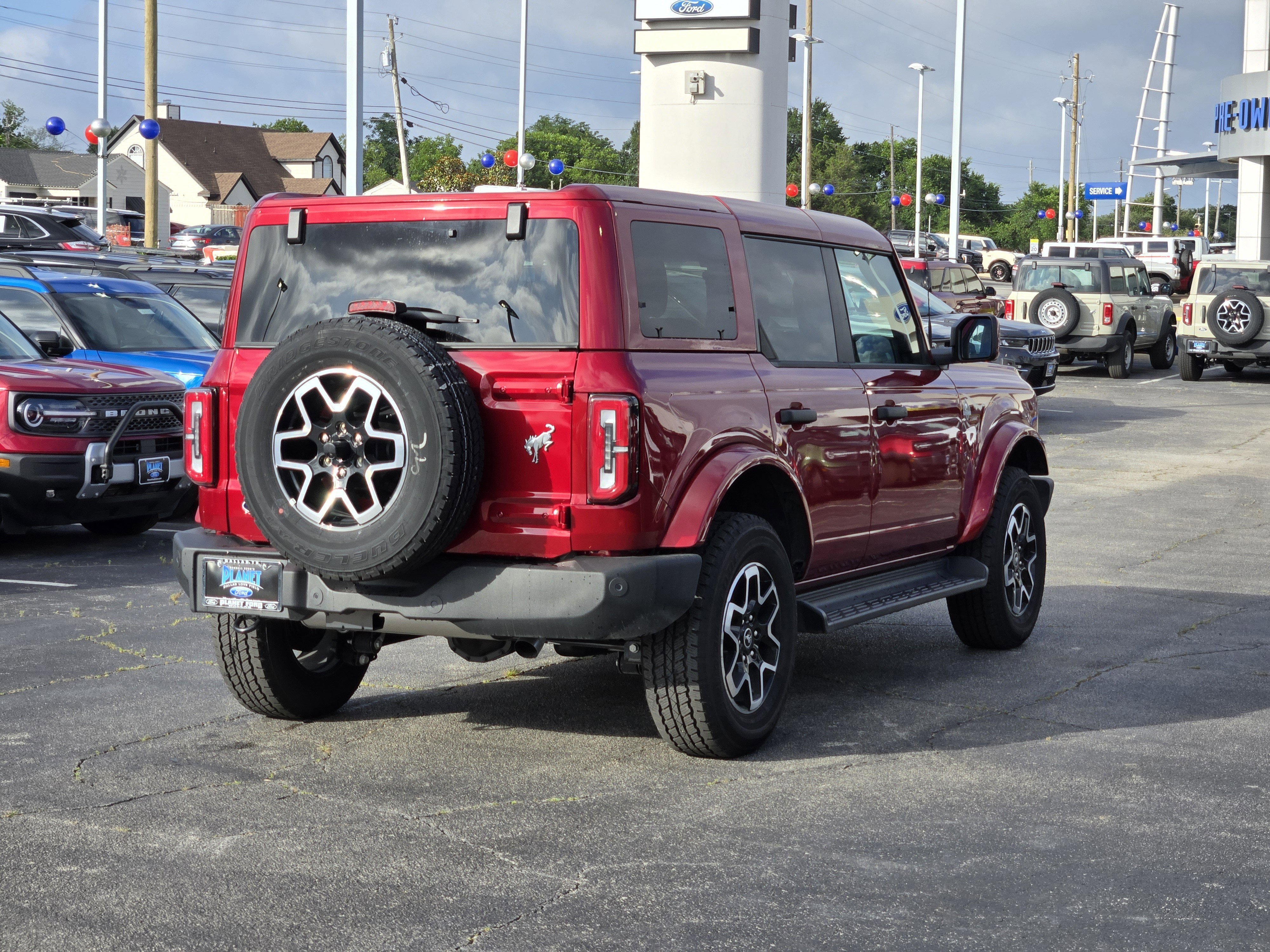 New 2026 Ruby Red Metallic Tntd Clearcoat Ford Outer Banks image 4