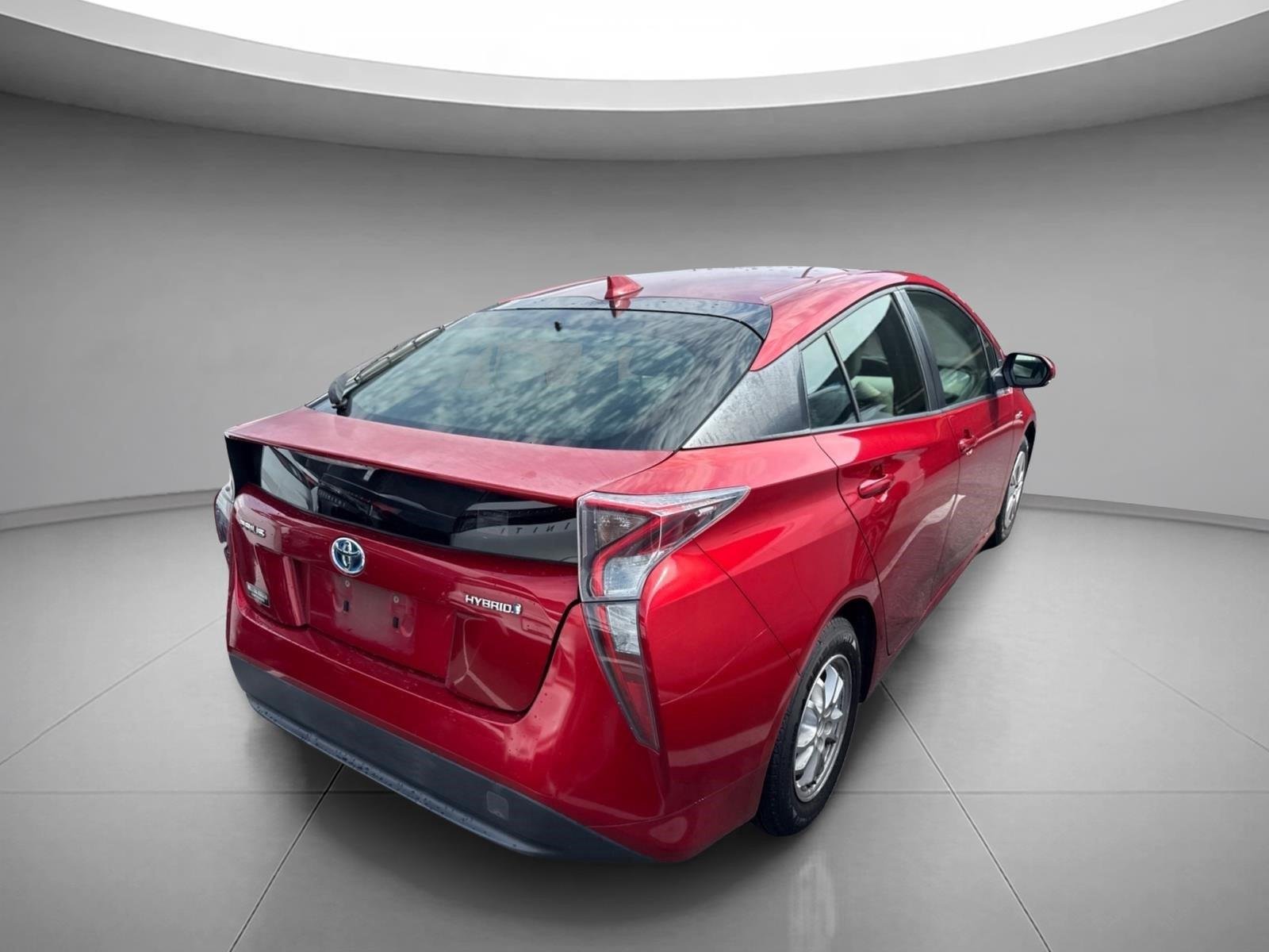 Used 2016 Hypersonic Red Toyota Two image 13