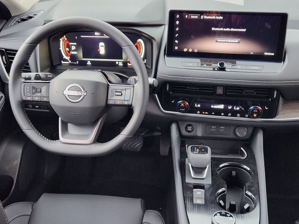 New 2026 Champagne Silver Metallic / Super Black Two-tone Nissan Platinum image 26