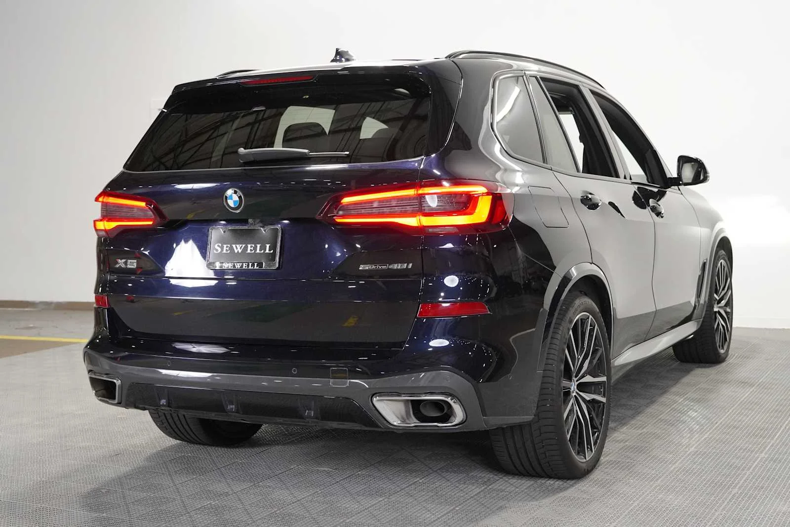 Certified Used 2023 Carbon Black Metallic BMW sDrive40i image 4