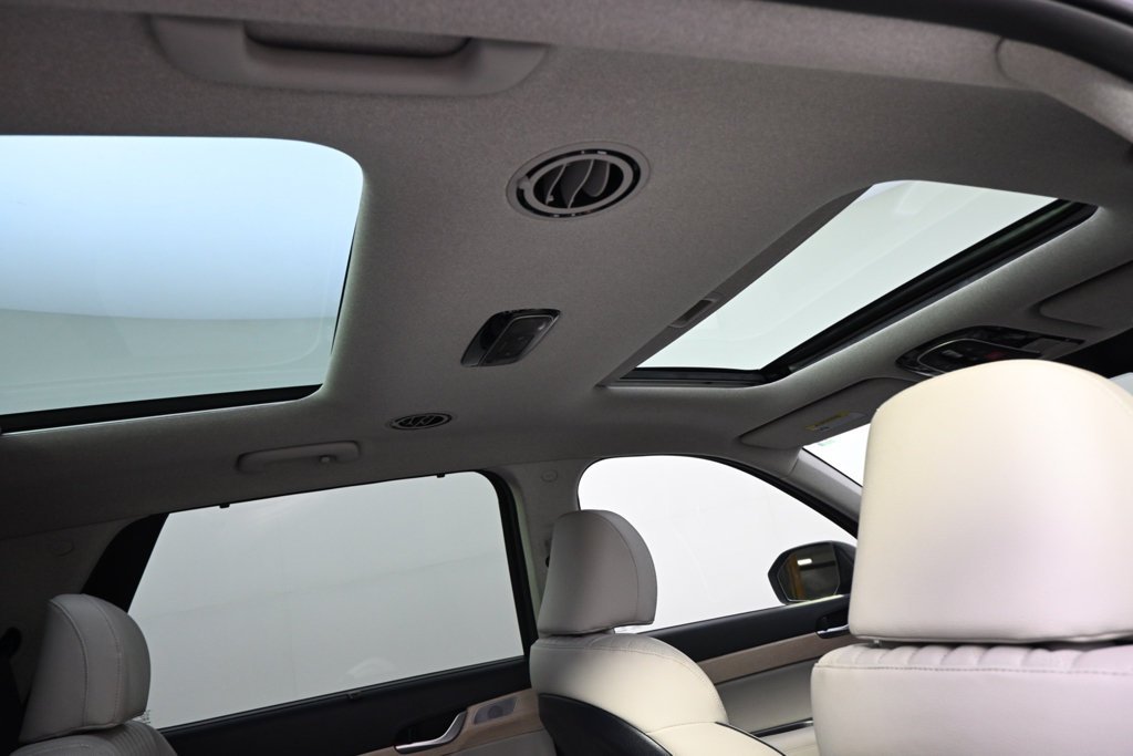 Certified Used 2024 Graphite Hyundai Limited image 15