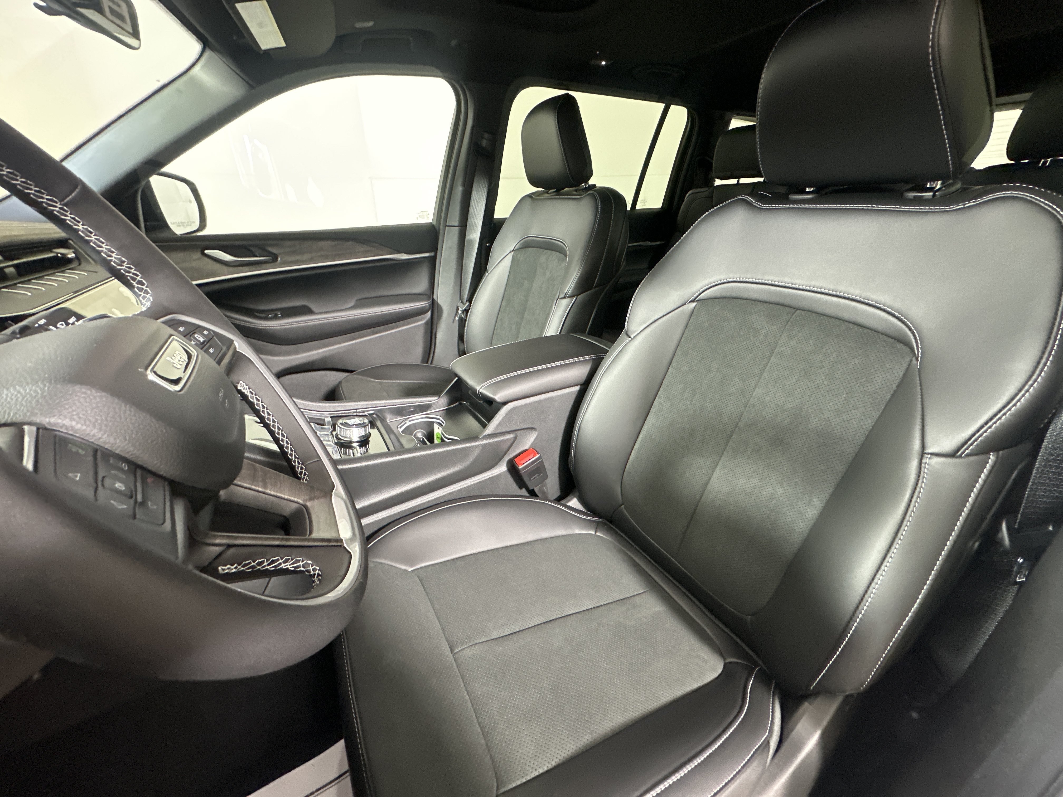 New 2026 Silver Zynith Jeep Laredo Altitude image 9