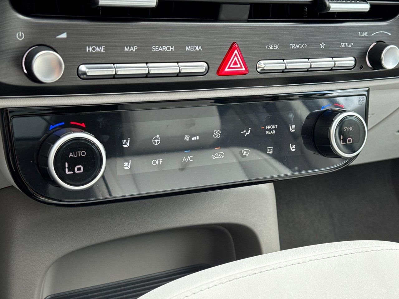 New 2026 White Hyundai Limited AWD image 21