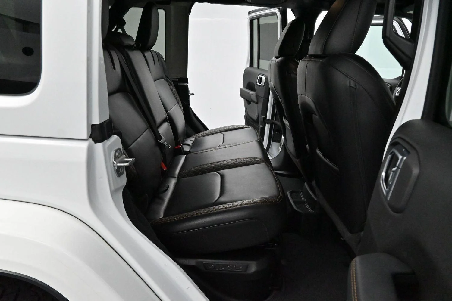 Used 2023 Bright White Clearcoat Jeep Sahara High Altitude image 31