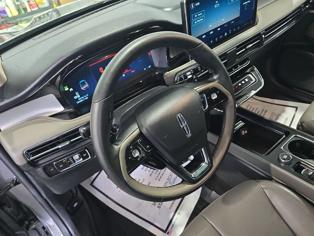 Used 2025 Gray Lincoln Premiere image 20