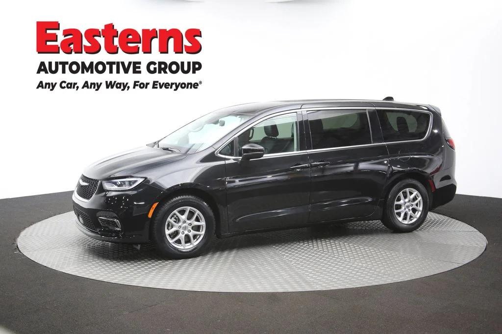 Used 2023 Black Chrysler Touring L image 59