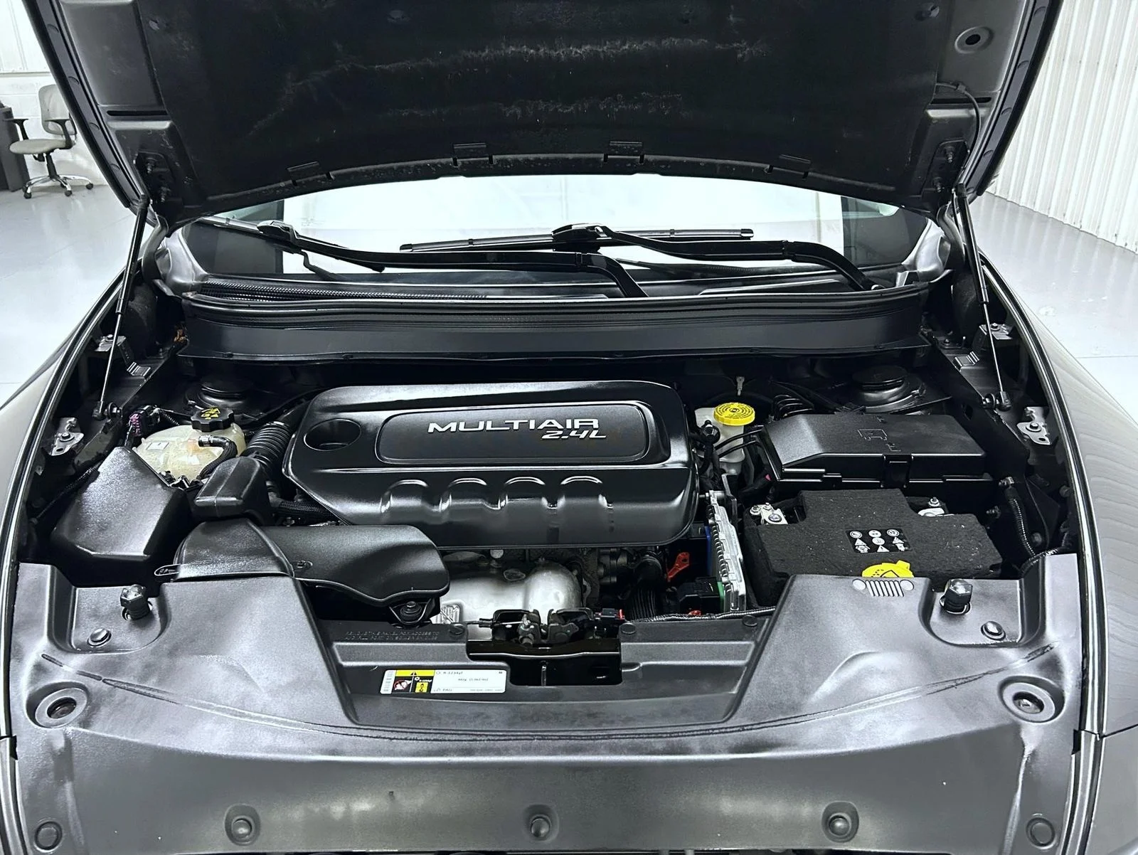Used 2018 Gray Jeep Limited image 24