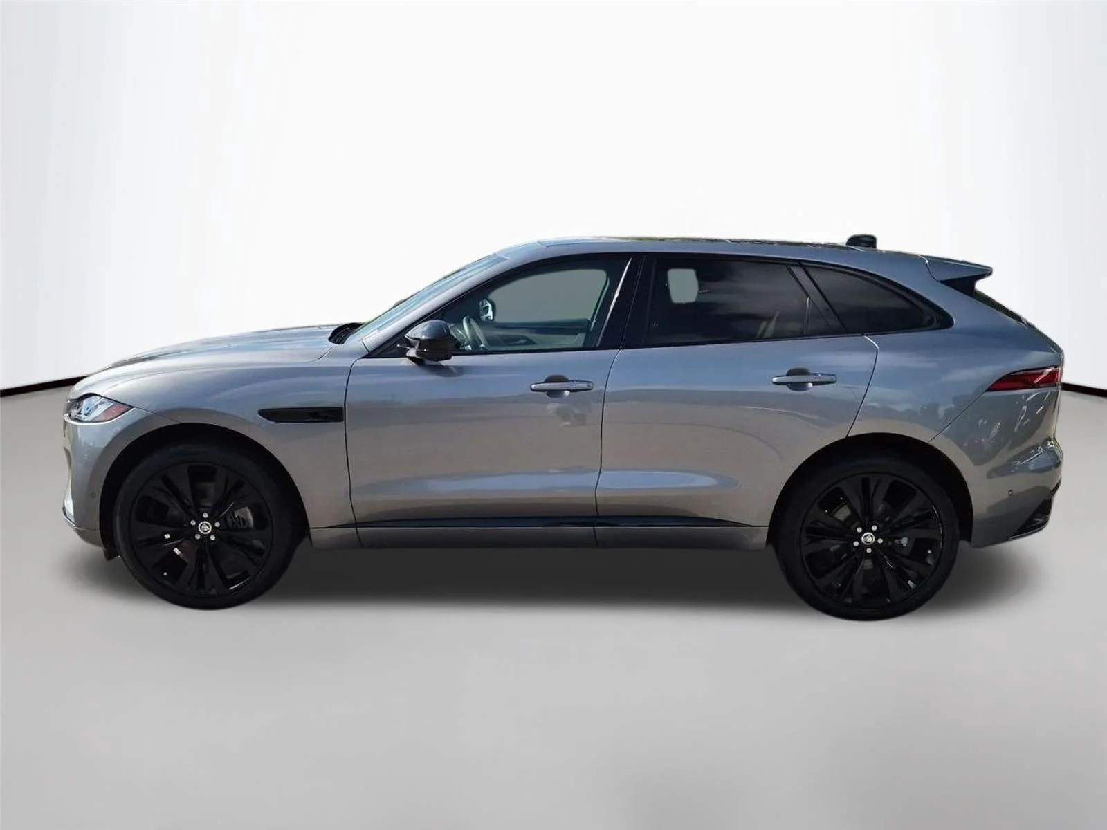 Used 2026 Eiger Grey Metallic Jaguar R-Dynamic S image 2