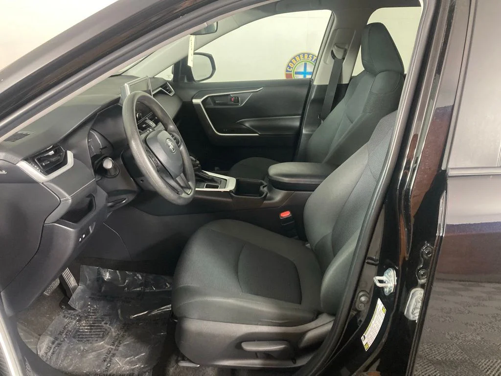 2024 Toyota RAV4 LE - Photo 12