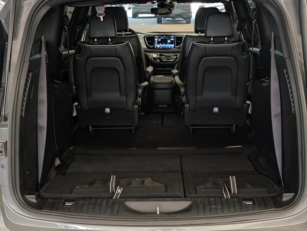 Used 2025 Grey Chrysler Limited - - FWD - Nappa Leather - Full Sunroof - Blind Spot & More! image 30