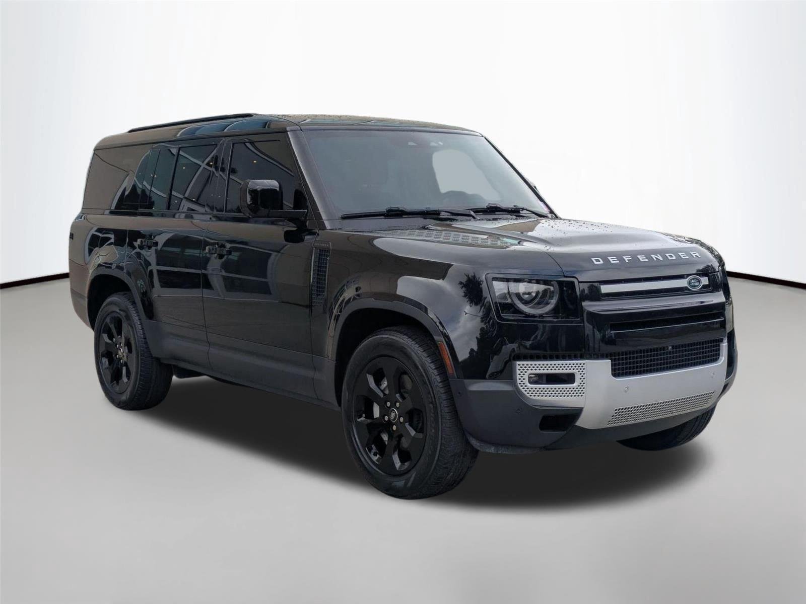 Used 2025 Santorini Black Metallic Land Rover S image 3