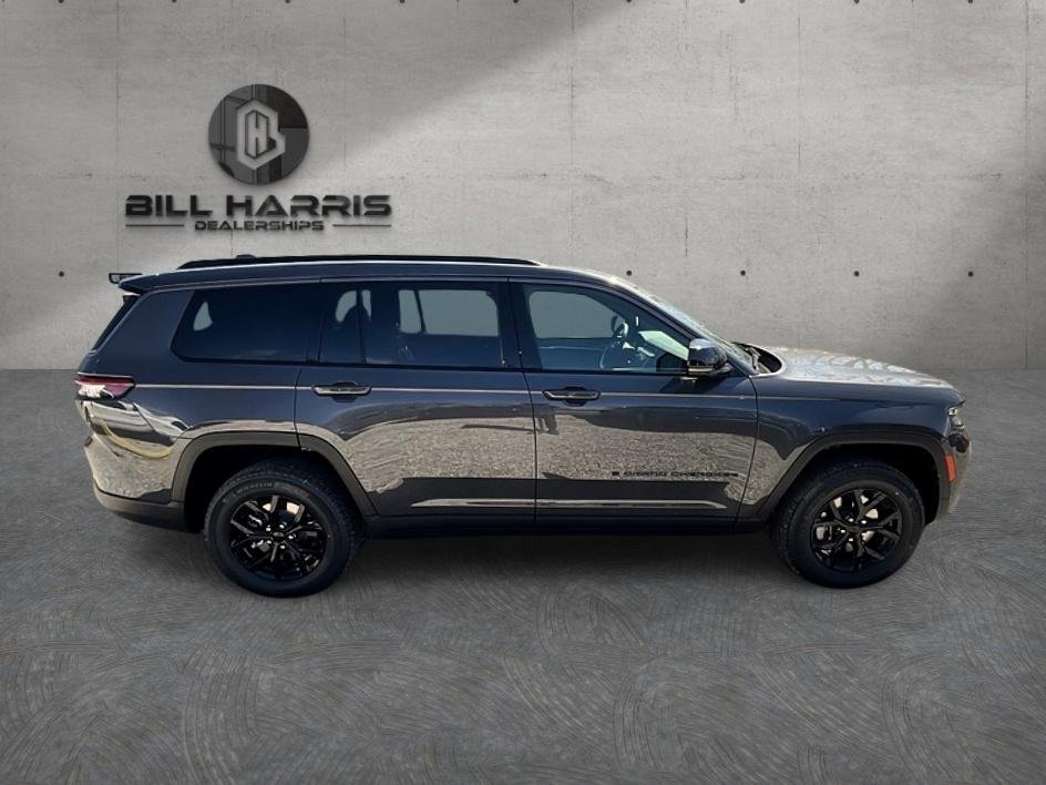 New 2026 Baltic Gray Metallic Clear-Coat Exterior Paint Jeep Altitude image 4