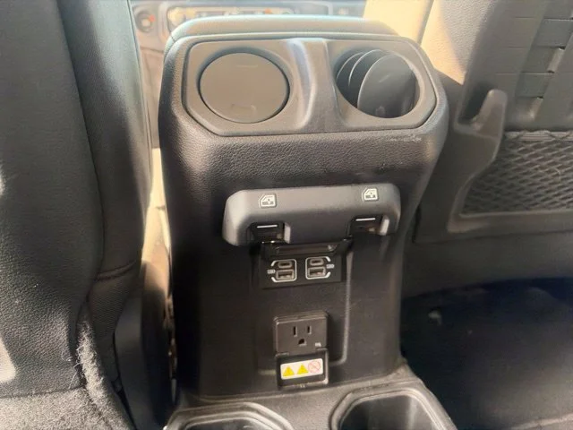 Used 2021 White Jeep Mojave image 24