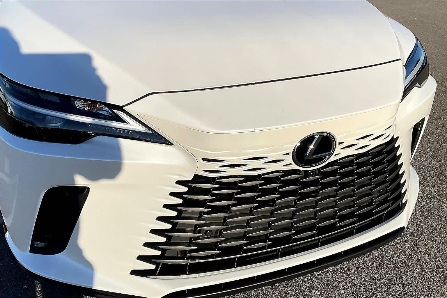 Used 2024 Eminent White Pearl Lexus Premium Plus image 28