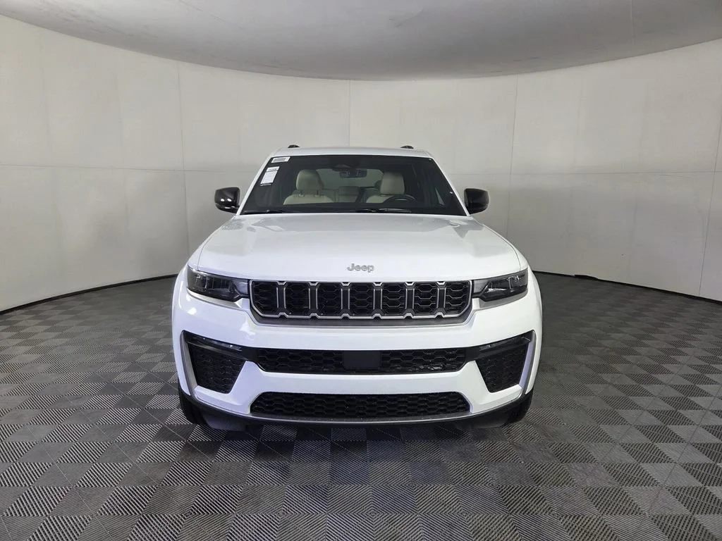 New 2026 Bright White Clear-Coat Exterior Paint Jeep Limited image 3