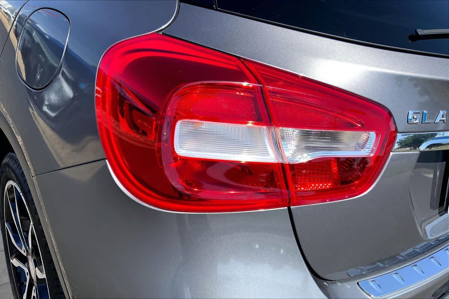 Used 2016 Mountain Gray Metallic Mercedes-Benz GLA 250 image 29