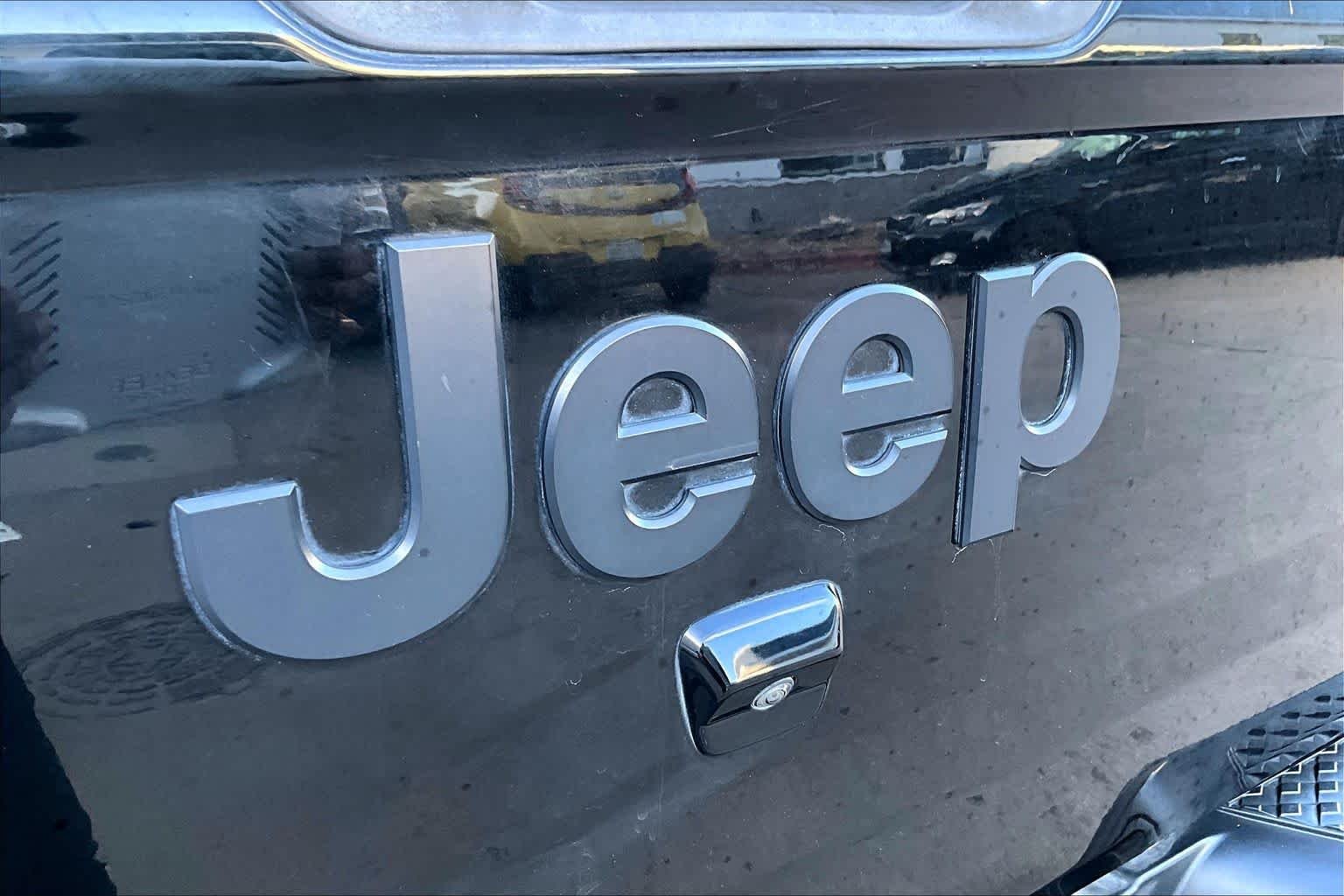 Used 2020 Black Clearcoat Jeep Sport S image 30