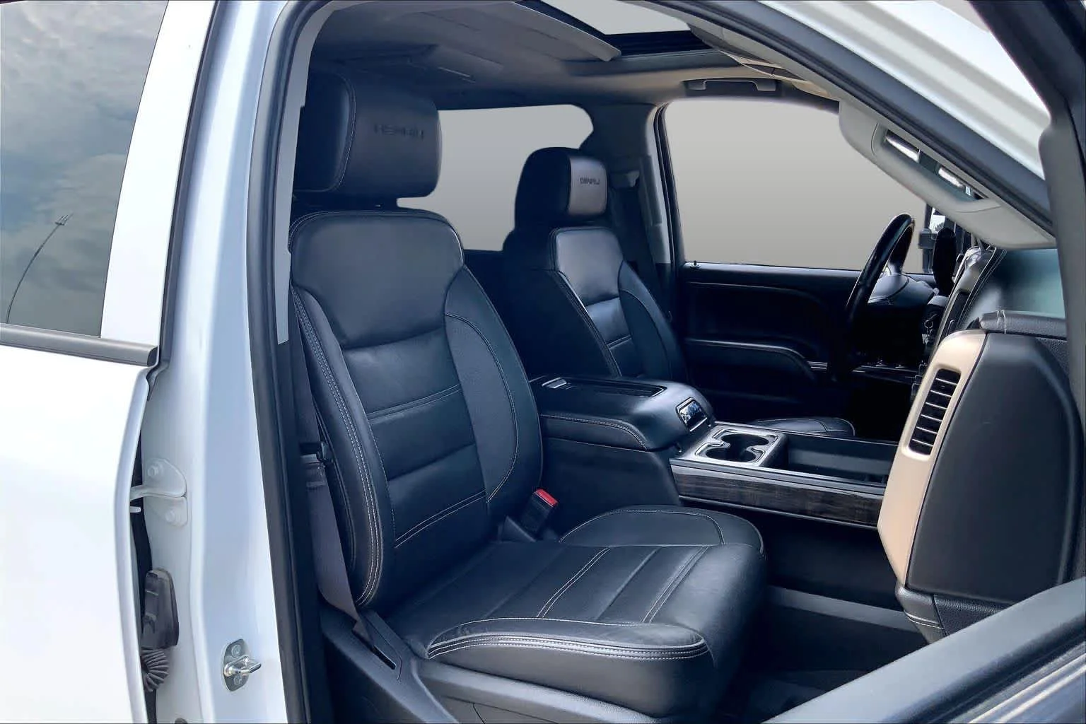 Used 2016 Summit White GMC Denali image 9