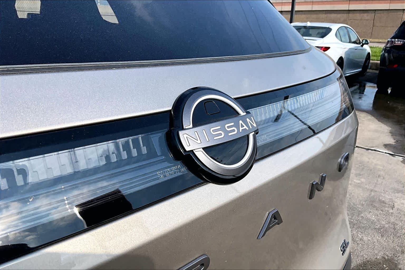 Used 2026 Champagne Silver Metallic Nissan SL image 10