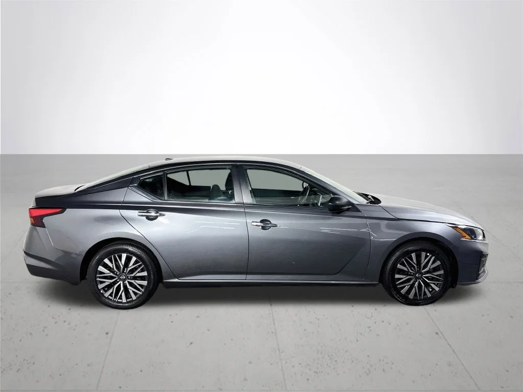 Used 2025 Gray Nissan 2.5 SV image 5