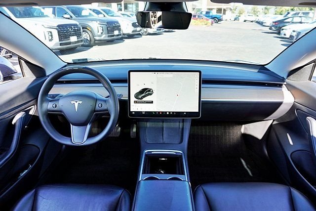 Used 2021  Tesla Standard Range Plus image 19
