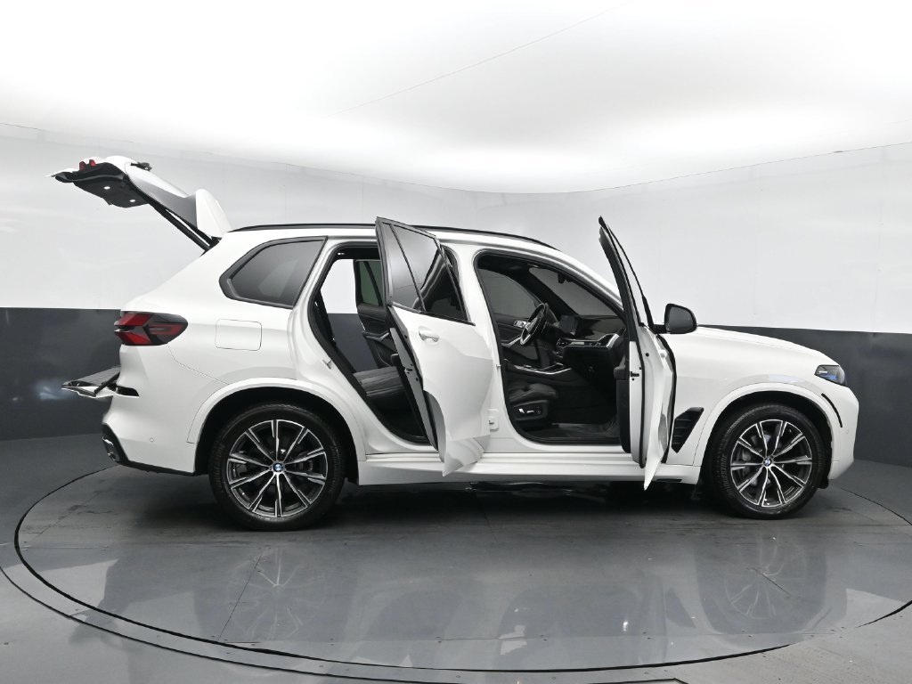 Used 2024 White BMW xDrive40i image 27