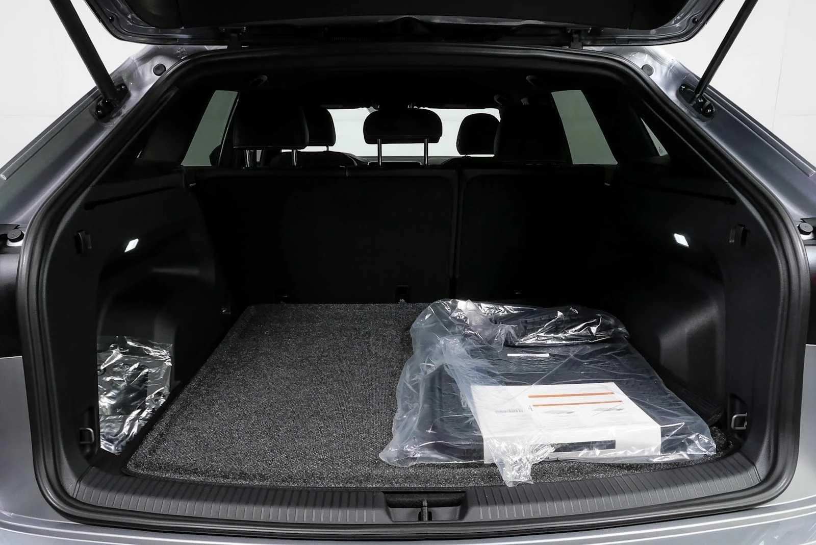 New 2026 Silver Mist Metallic Volkswagen 2.0T SE image 30