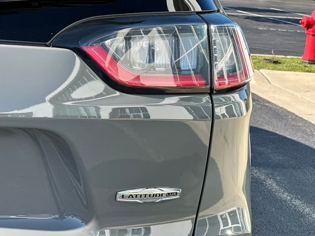 Used 2022 Gray Jeep Latitude Lux image 13