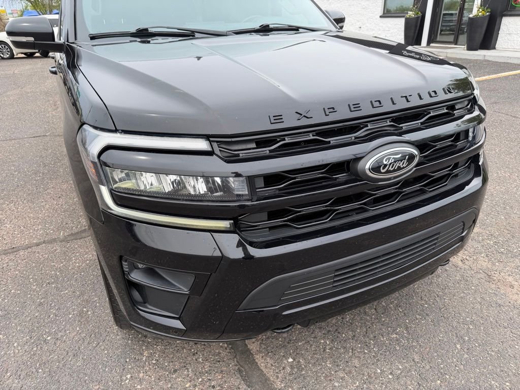 Used 2022 Black Ford Limited image 13