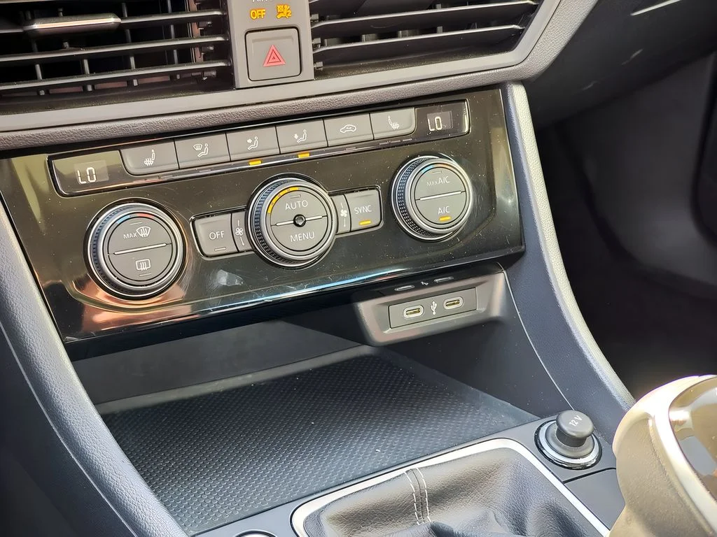 2024 Volkswagen Jetta SE - Photo 19