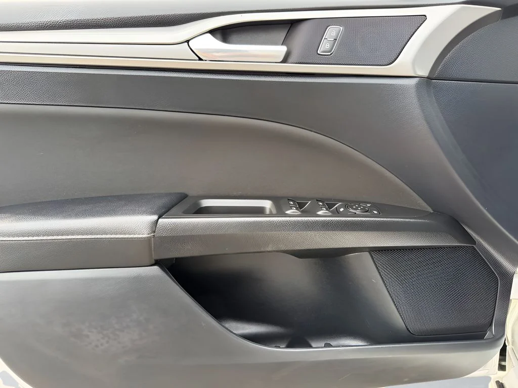 Used 2019 Silver Ford SE image 8