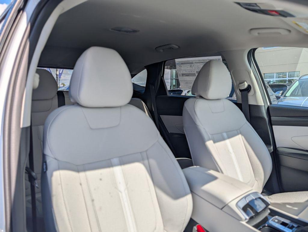 New 2026 White Hyundai SEL FWD image 11