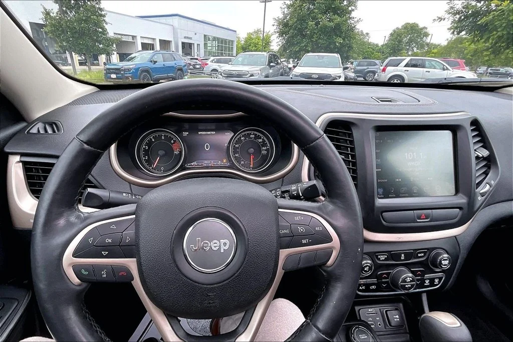 Used 2016 Gray Jeep Limited image 17