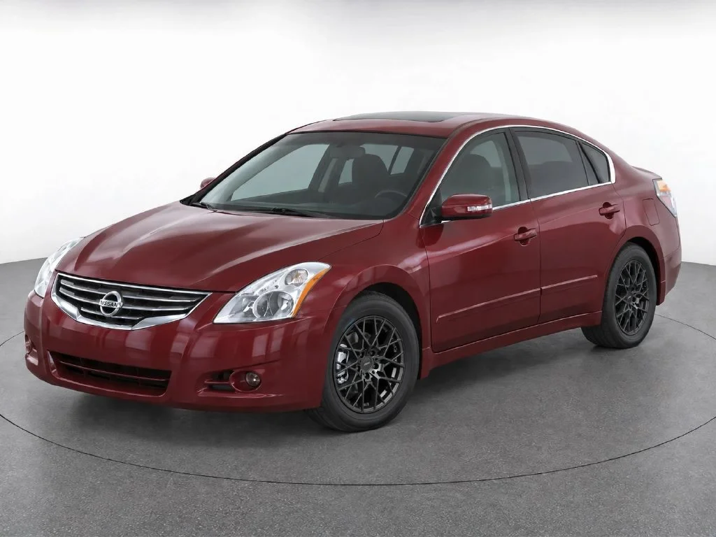 Used 2012 Red Nissan 2.5 SL image 2