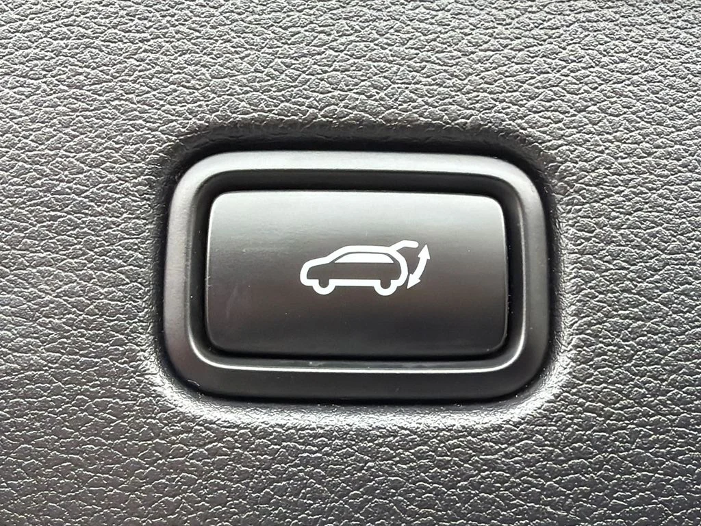 Used 2024 White Hyundai SEL image 19