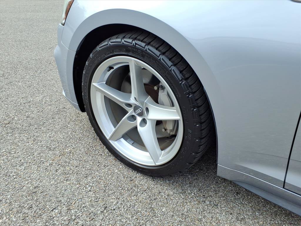 Used 2018 Florett Silver Metallic L5 Audi Premium Plus image 9