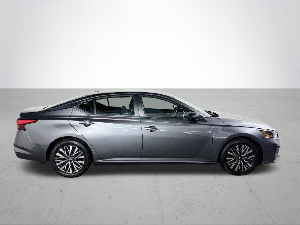 Used 2025 Gun Metallic Nissan 2.5 SV image 5