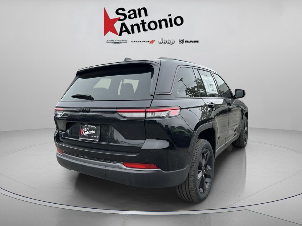 New 2026 Diamond Black Crystal Pearlcoat Jeep Limited image 15