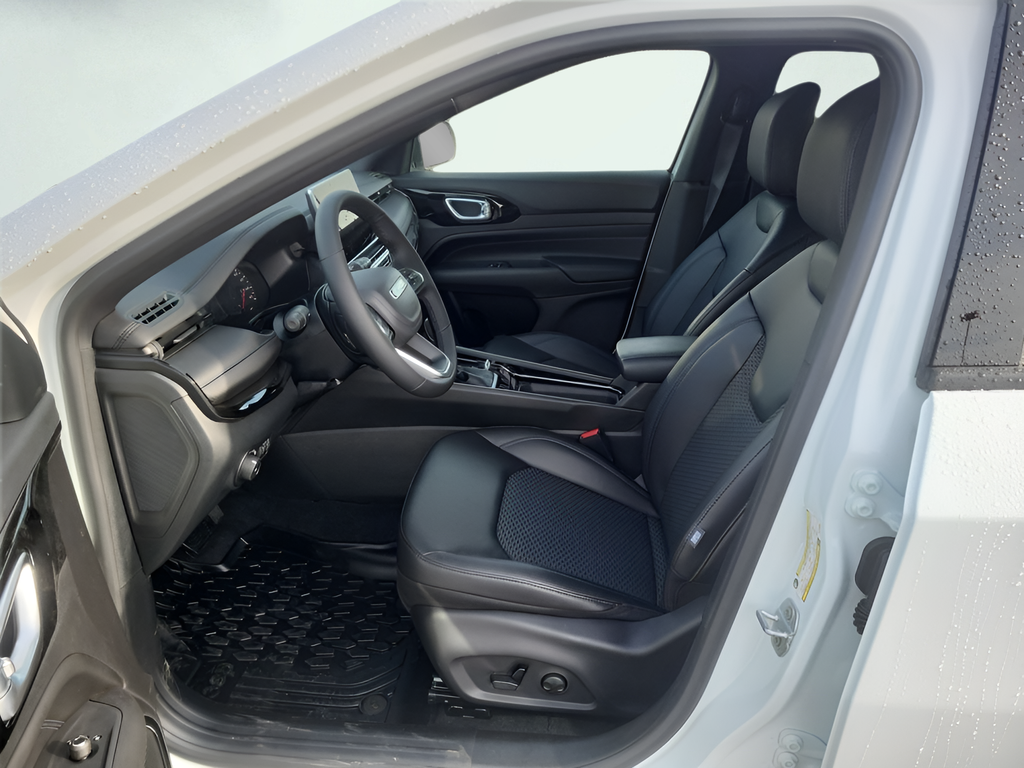 New 2026 Bright White Clear-Coat Exterior Paint Jeep Latitude image 9