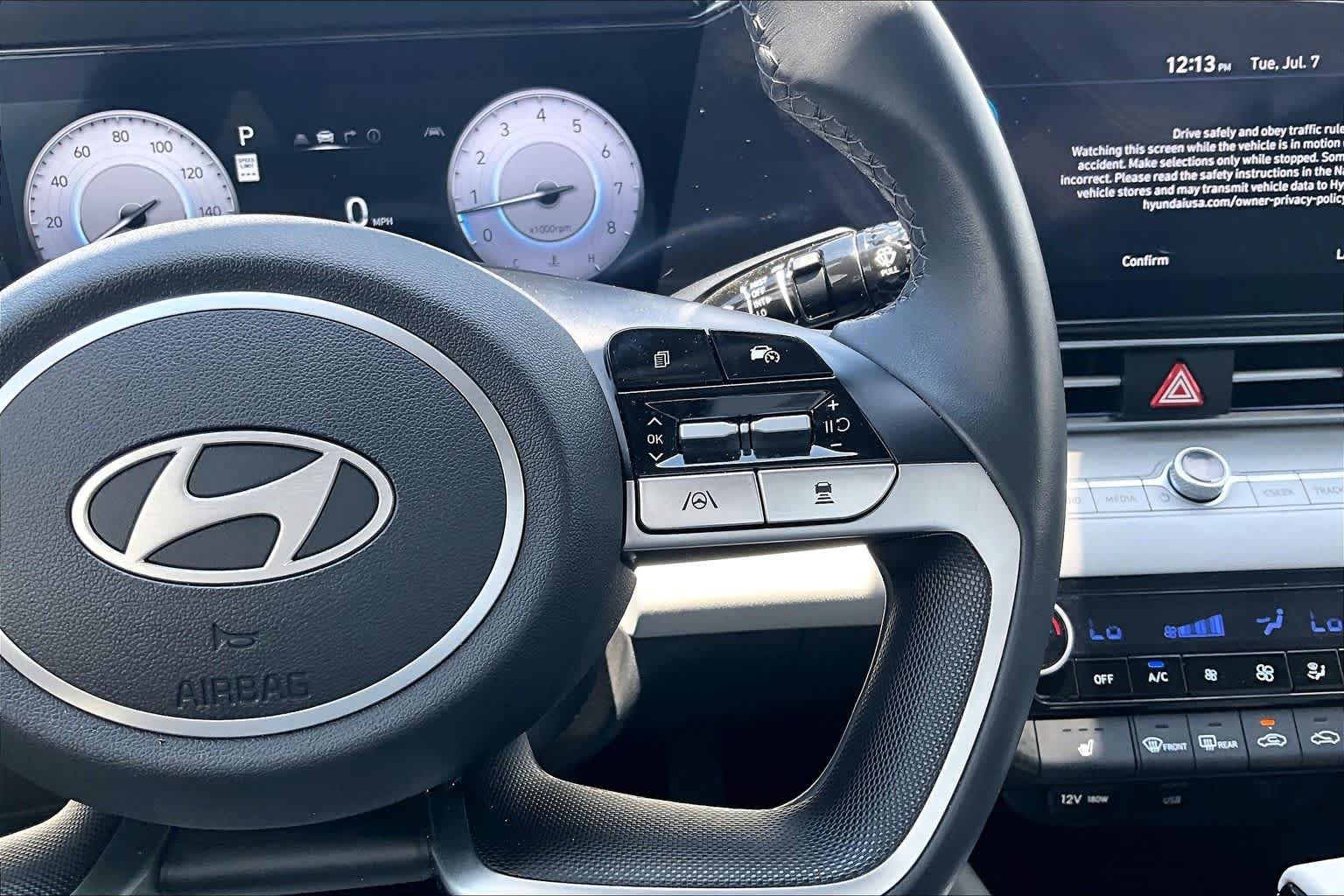 2025 Hyundai Elantra Limited - Photo 22