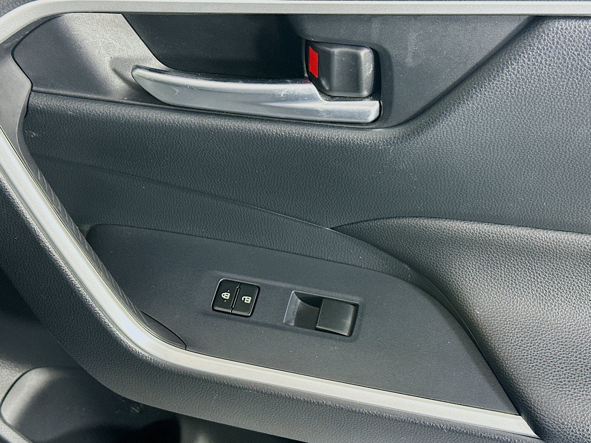 Used 2019 Magnetic Gray Metallic Toyota XLE image 29