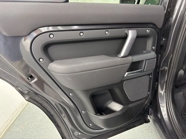 2023 Land Rover Defender X-Dynamic SE - Photo 16