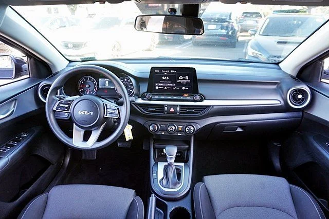Used 2023 Black Kia LXS image 16