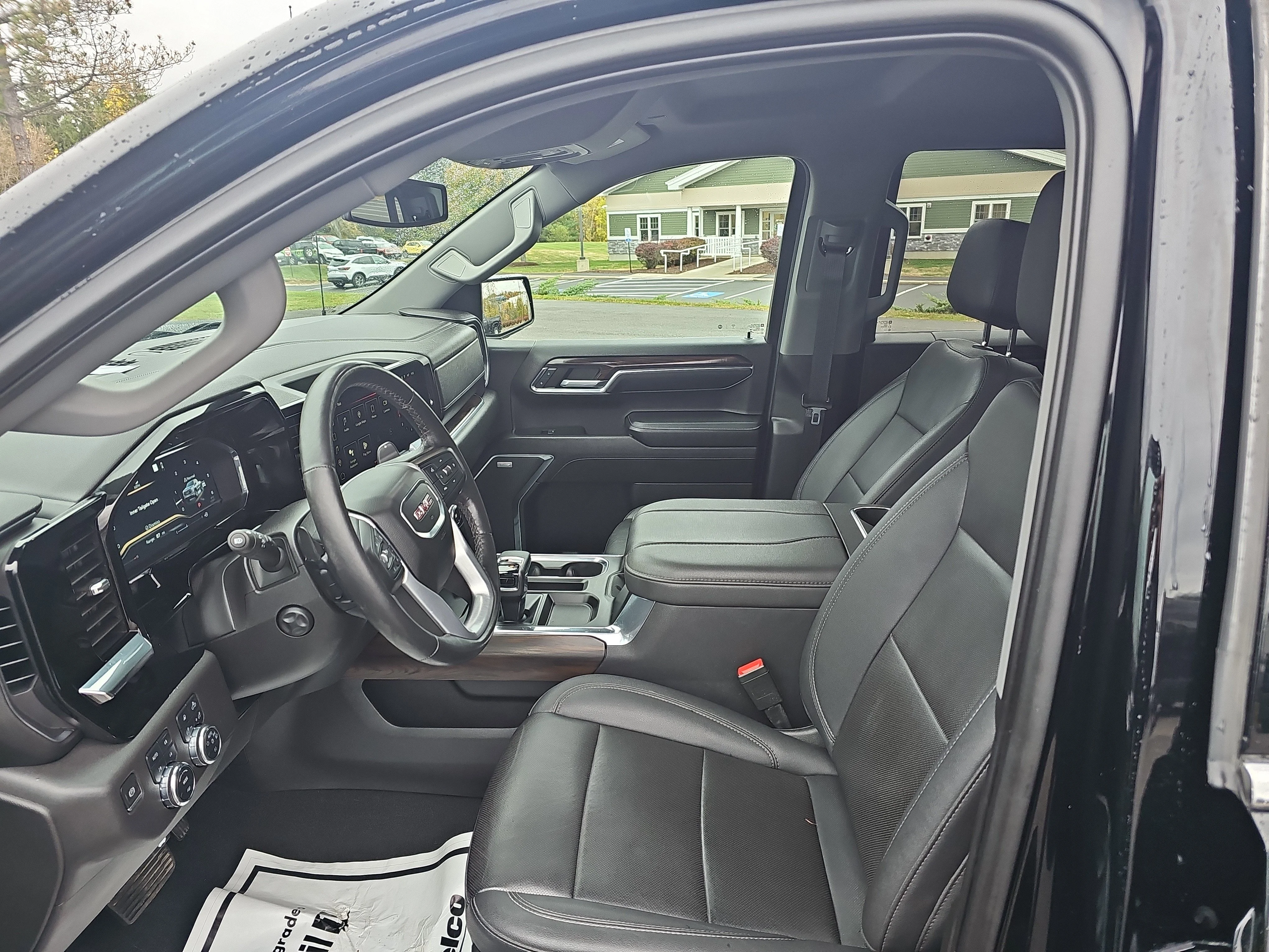 Used 2023 Onyx Black GMC SLT image 10
