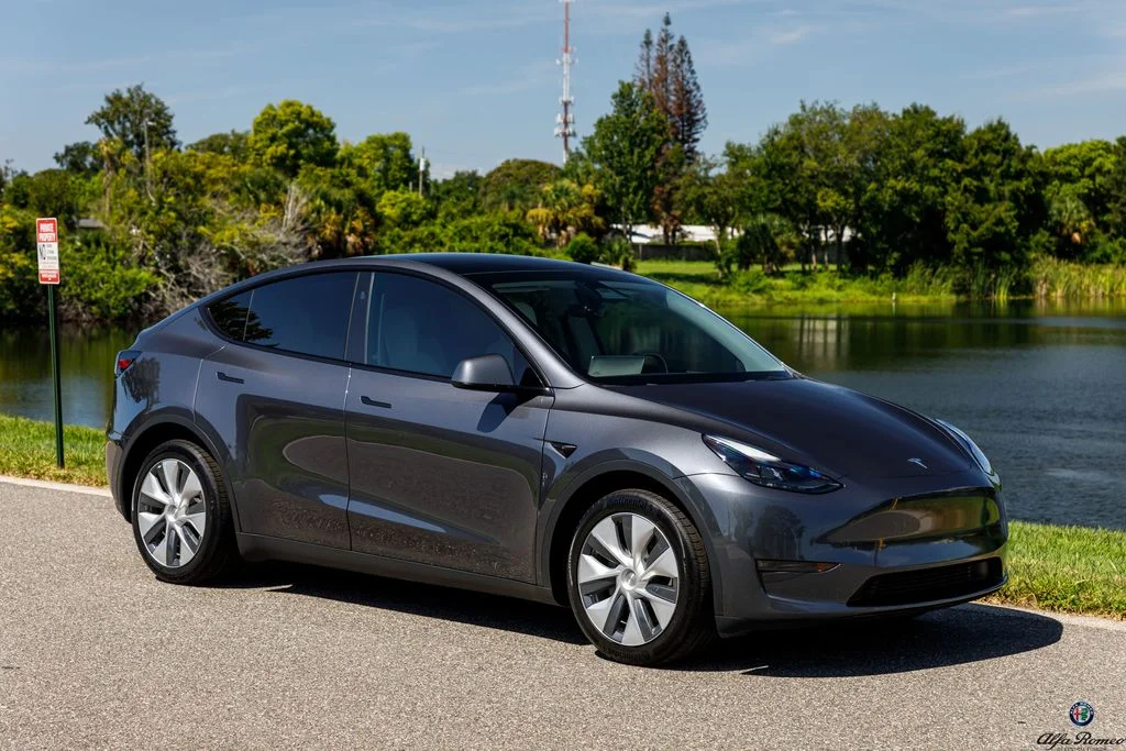 Used 2023  Tesla Long Range image 1