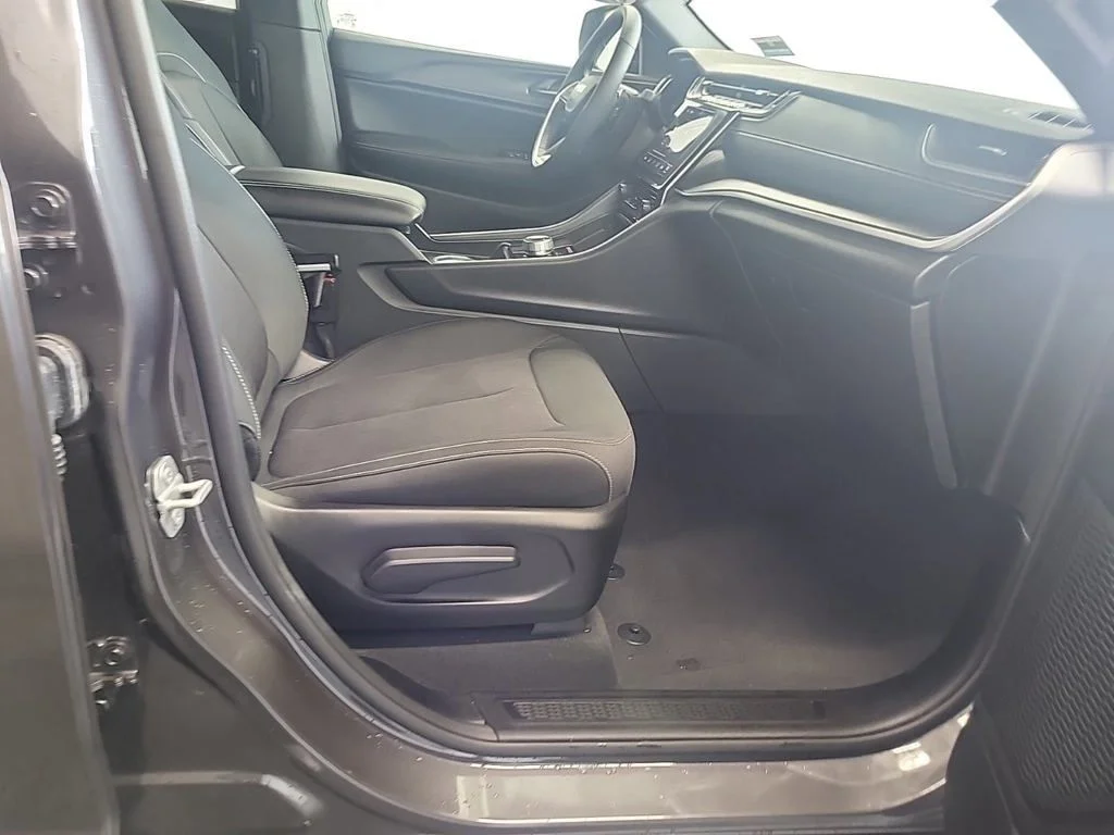 Used 2025 Gray Jeep Laredo image 6