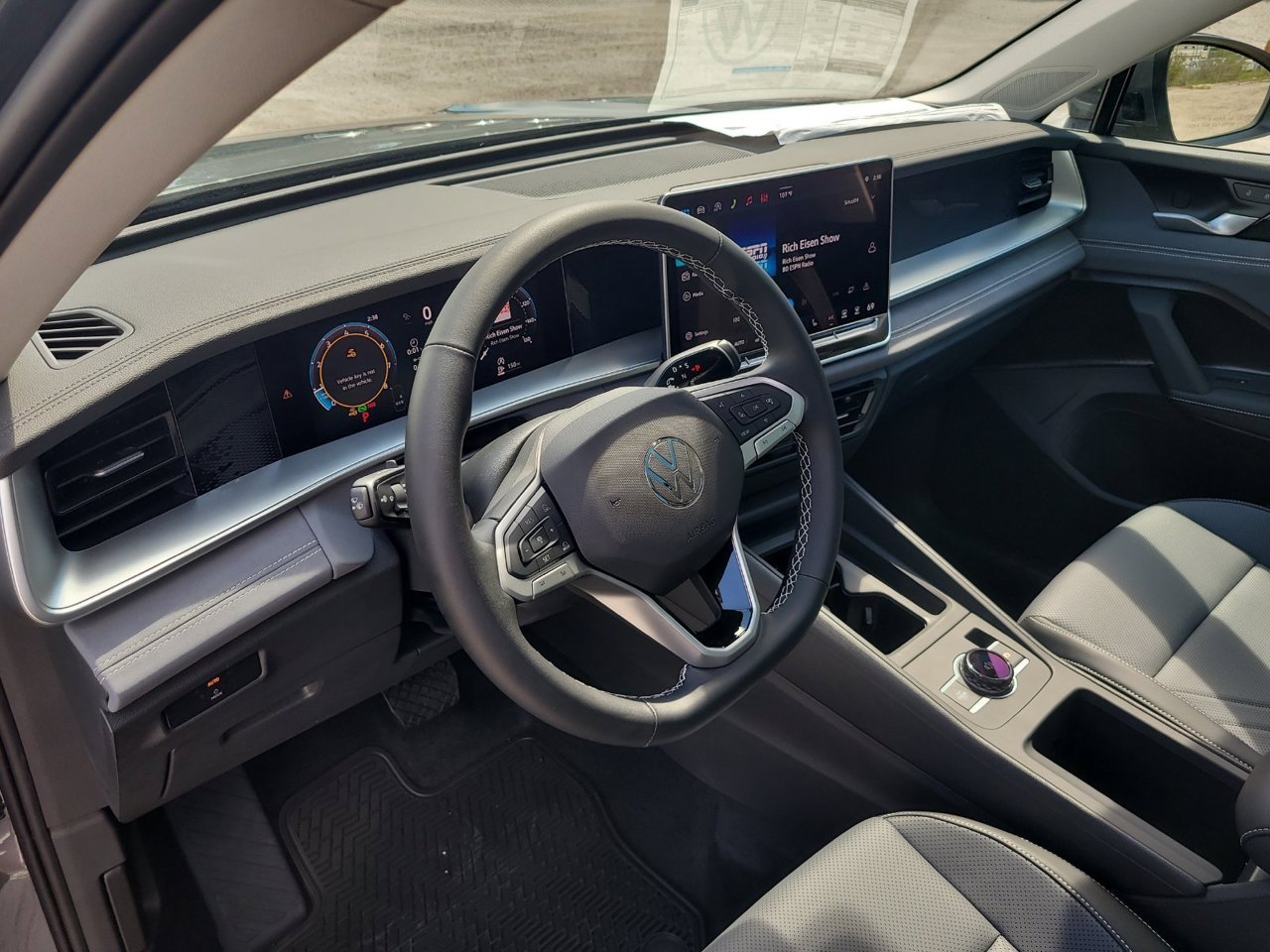 New 2026 Platinum Gray Metallic Volkswagen SE image 19
