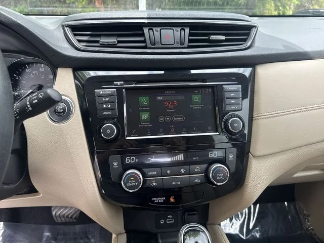Used 2019 Blue Nissan SL image 21